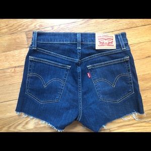 Brand new Levi’s high rise shorts. S26.